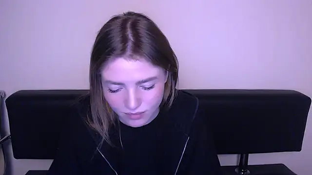 MissOliviaa  online show from 02/19/25, 01:28