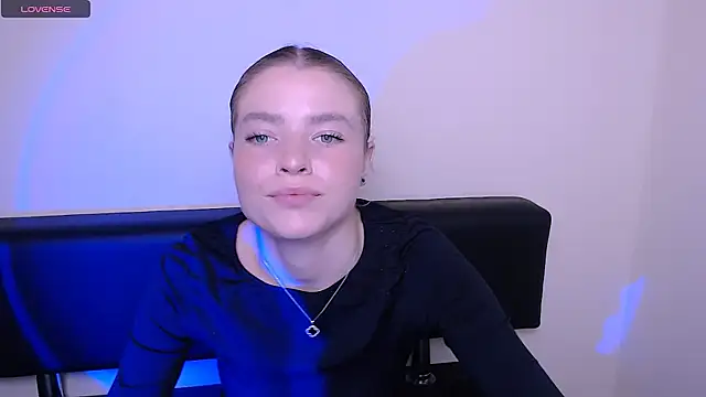 MissOliviaa  online show from 10/28/25, 01:58