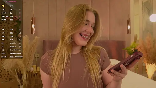 Snapshot of Smiley_Mia chatting on 05/01/26, 05:23 Smiley Mia online show from 05/01/26, 05:23