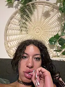 Snapshot of AlyssaHottv_ chatting on 08/05/26, 04:54 AlyssaHottv online show from 08/05/26, 04:54