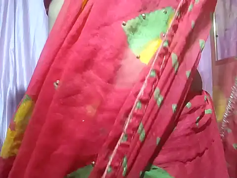 Snapshot of poojaxxx65 chatting on 03/19/25, 03:52 poojaxxx65 online show from 03/19/25, 03:52