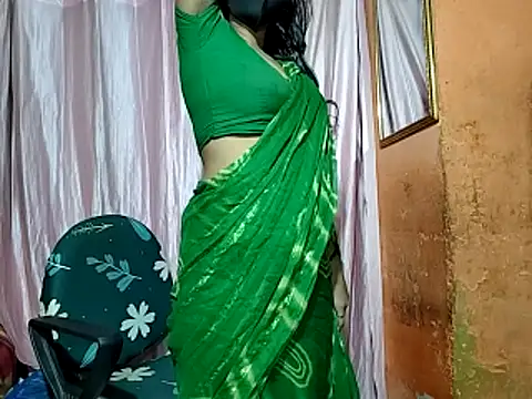 Snapshot of poojaxxx65 chatting on 11/11/25, 11:49 poojaxxx65 online show from 11/11/25, 11:49