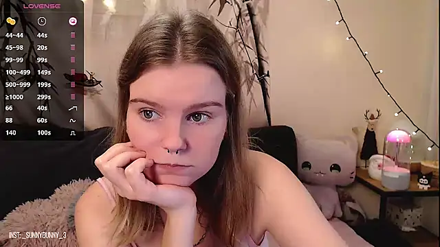 Snapshot of Moona_xx chatting on 12/21/24, 09:15 Moona xx online show from 12/21/24, 09:15