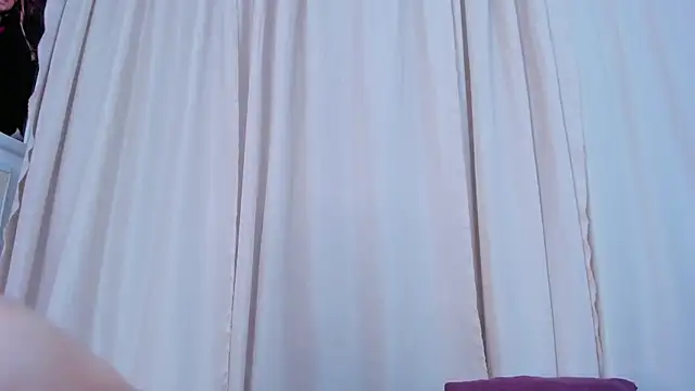 Snapshot of Little_michell chatting on 01/15/25, 12:36 Little michell online show from 01/15/25, 12:36