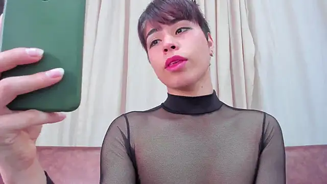 Snapshot of Little_michell chatting on 01/24/25, 01:14 Little michell online show from 01/24/25, 01:14