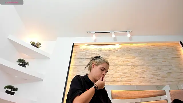 dorothy vegga online show from 04/09/26, 04:01