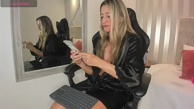 Snapshot of Tayra_Pradit chatting on 01/30/25, 01:11 Tayra Pradit online show from 01/30/25, 01:11