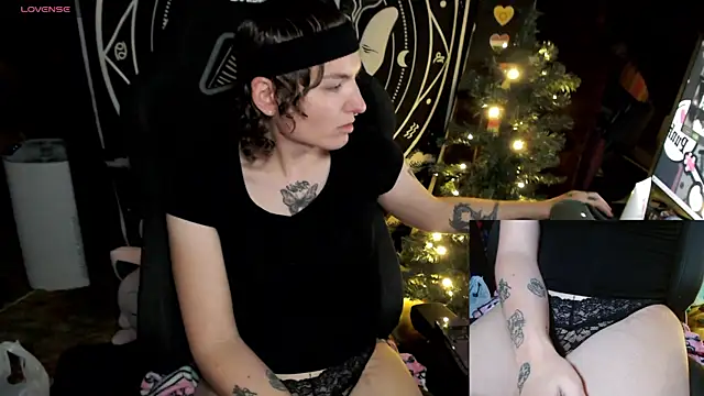 BrandiWRLD 999 online show from 12/18/24, 06:46