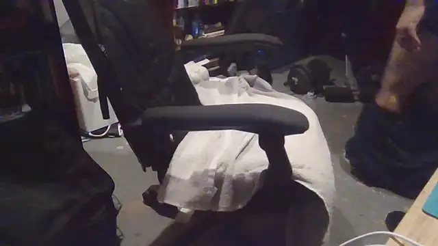 Snapshot of Chef-Munchies69 chatting on 10/30/25, 04:03 Chef-Munchies69 online show from 10/30/25, 04:03