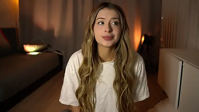 elisa moon online show from 12/04/24, 03:21