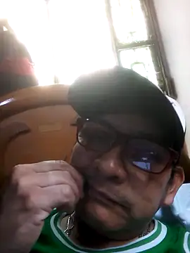 Snapshot of ardiente47 chatting on 10/20/25, 10:32 ardiente47 online show from 10/20/25, 10:32