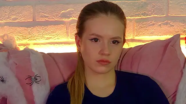 MilanaBalmain online show from 11/01/25, 08:38