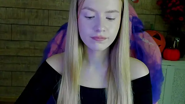 MilanaBalmain online show from 11/03/25, 04:25