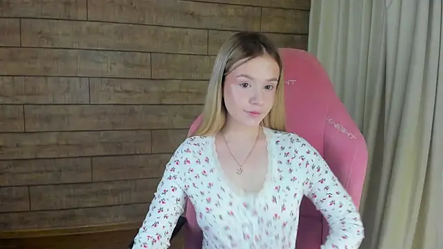 MilanaBalmain online show from 03/23/26, 04:27