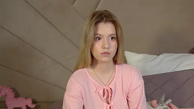 MilanaBalmain online show from 03/25/26, 04:35