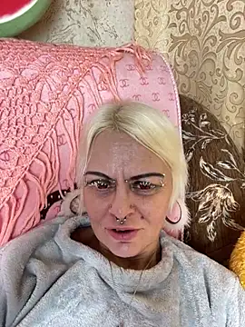 Snapshot of Gardener_of_Illusions chatting on 02/19/25, 02:01 Gardener of Illusions online show from 02/19/25, 02:01