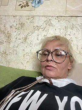 Snapshot of Gardener_of_Illusions chatting on 03/07/25, 04:02 Gardener of Illusions online show from 03/07/25, 04:02