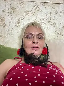 Snapshot of Gardener_of_Illusions chatting on 03/11/25, 01:56 Gardener of Illusions online show from 03/11/25, 01:56