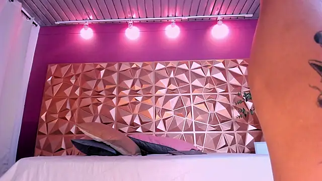 Snapshot of keendaall chatting on 12/27/24, 10:59 keendaall online show from 12/27/24, 10:59