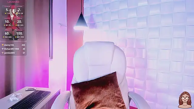 Snapshot of keendaall chatting on 02/20/25, 04:25 keendaall online show from 02/20/25, 04:25