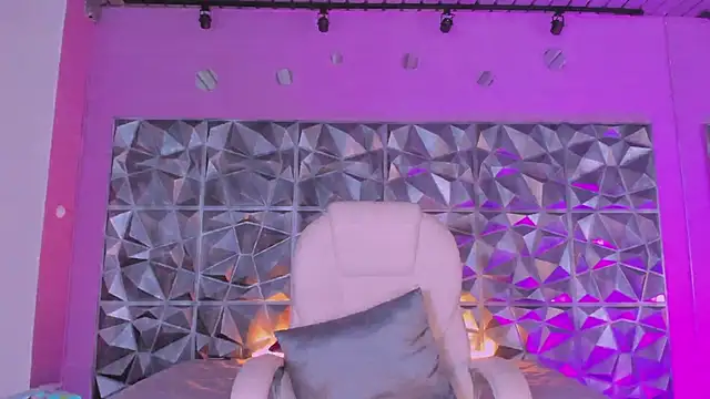 Snapshot of keendaall chatting on 03/12/25, 12:47 keendaall online show from 03/12/25, 12:47