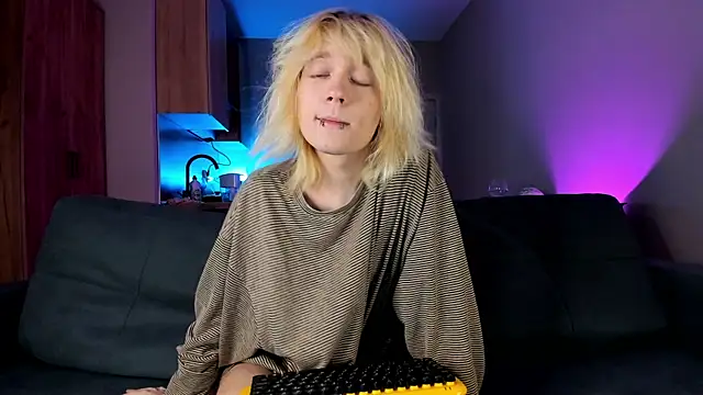 Snapshot of Gregory_Byyrd chatting on 12/07/24, 07:10 Gregory Byyrd online show from 12/07/24, 07:10