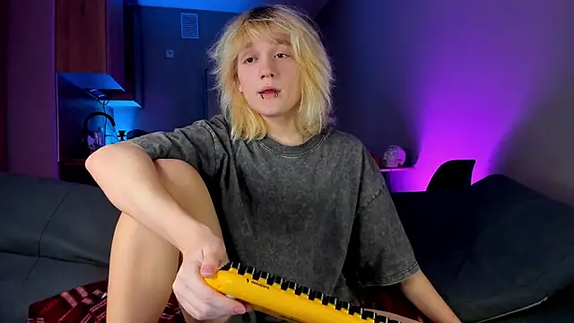 Snapshot of Gregory_Byyrd chatting on 01/05/25, 12:42 Gregory Byyrd online show from 01/05/25, 12:42