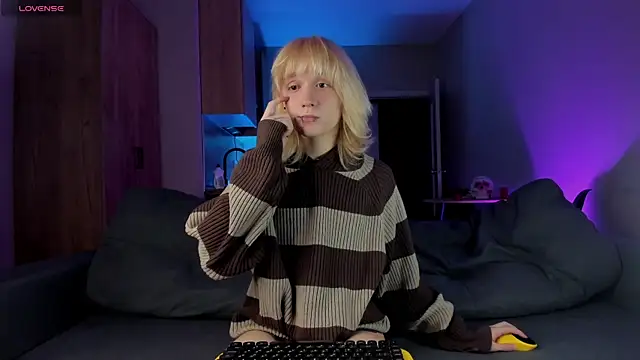 Snapshot of Gregory_Byyrd chatting on 03/19/25, 07:06 Gregory Byyrd online show from 03/19/25, 07:06