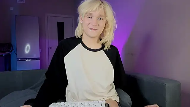 Snapshot of Gregory_Byyrd chatting on 10/11/25, 07:34 Gregory Byyrd online show from 10/11/25, 07:34