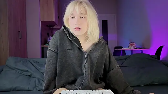 Snapshot of Gregory_Byyrd chatting on 10/17/25, 09:06 Gregory Byyrd online show from 10/17/25, 09:06