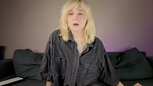 Snapshot of Gregory_Byyrd chatting on 11/18/25, 09:19 Gregory Byyrd online show from 11/18/25, 09:19