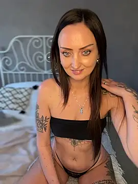 Snapshot of Vixen_Paris chatting on 03/18/25, 01:53 Vixen Paris online show from 03/18/25, 01:53