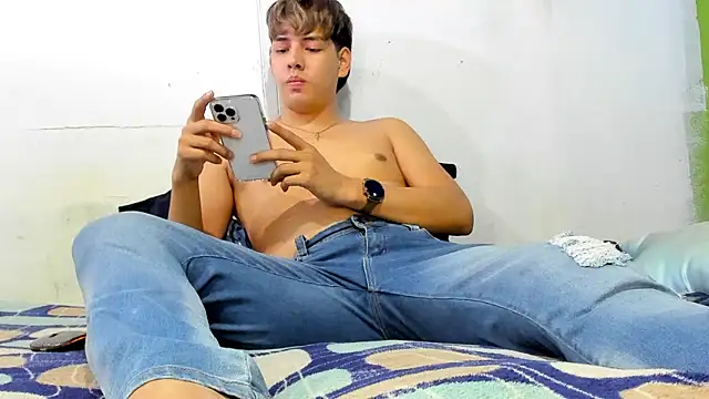 Snapshot of zackmontieel chatting on 12/04/24, 09:40 zackmontieel online show from 12/04/24, 09:40