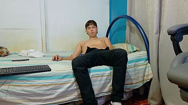 Snapshot of zackmontieel chatting on 11/29/25, 10:18 zackmontieel online show from 11/29/25, 10:18