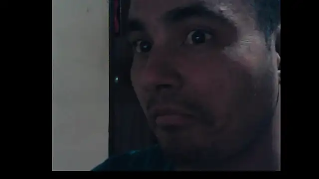 Snapshot of GUSEINSADAT chatting on 01/03/25, 12:33 GUSEINSADAT online show from 01/03/25, 12:33