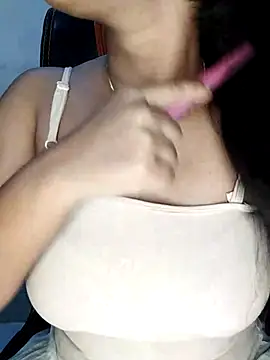 Snapshot of Tapur- chatting on 11/25/25, 01:33 Tapur- online show from 11/25/25, 01:33