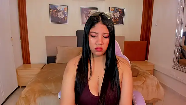 Snapshot of estrella_bigboobs14 chatting on 04/06/26, 10:27 estrella bigboobs14 online show from 04/06/26, 10:27