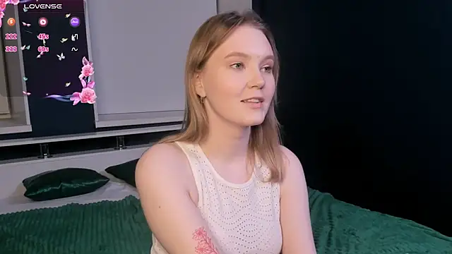 Snapshot of OraBIood chatting on 02/09/25, 01:33 OraBIood online show from 02/09/25, 01:33