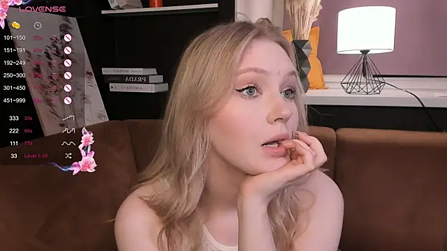 Snapshot of OraBIood chatting on 03/04/25, 10:27 OraBIood online show from 03/04/25, 10:27