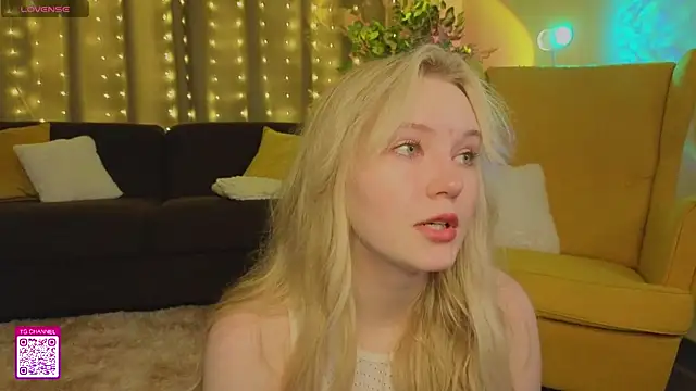 Snapshot of OraBIood chatting on 09/16/25, 07:15 OraBIood online show from 09/16/25, 07:15