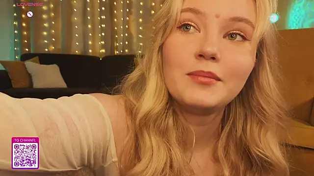 Snapshot of OraBIood chatting on 10/15/25, 07:08 OraBIood online show from 10/15/25, 07:08