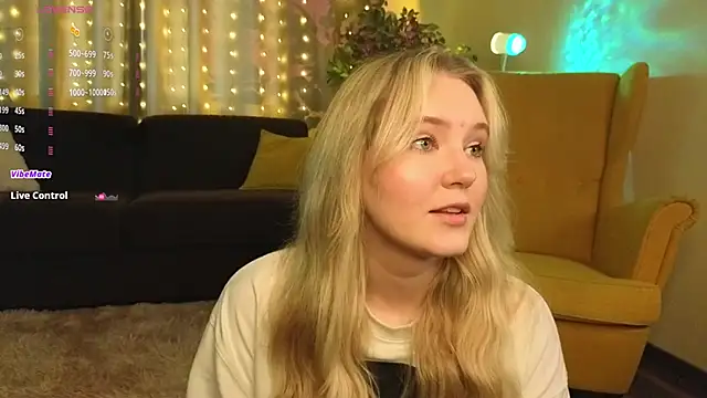 Snapshot of OraBIood chatting on 10/25/25, 07:49 OraBIood online show from 10/25/25, 07:49