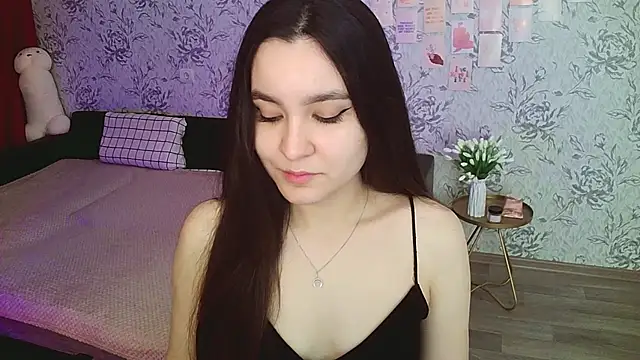 Snapshot of annie_shine chatting on 12/08/24, 06:33 annie shine online show from 12/08/24, 06:33