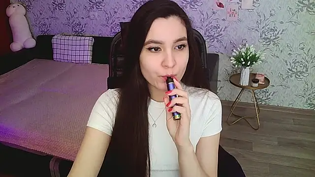 Snapshot of annie_shine chatting on 12/29/24, 03:54 annie shine online show from 12/29/24, 03:54