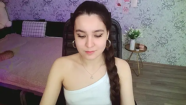 Snapshot of annie_shine chatting on 01/07/25, 02:10 annie shine online show from 01/07/25, 02:10