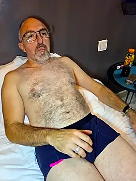 Snapshot of Crosss-23cm chatting on 10/12/25, 06:40 Crosss-23cm online show from 10/12/25, 06:40