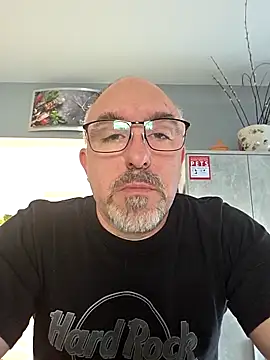 Snapshot of Crosss-23cm chatting on 04/17/26, 07:22 Crosss-23cm online show from 04/17/26, 07:22