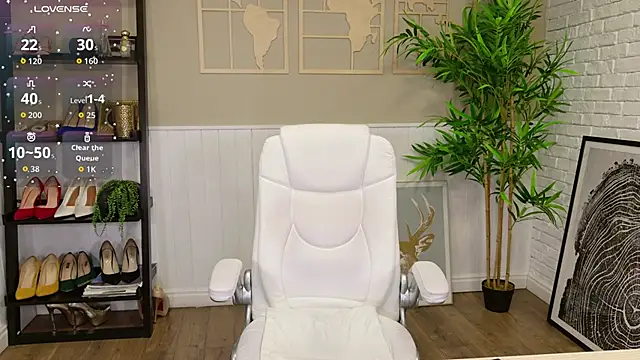 Snapshot of LadyLeea chatting on 11/27/25, 04:36 LadyLeea online show from 11/27/25, 04:36