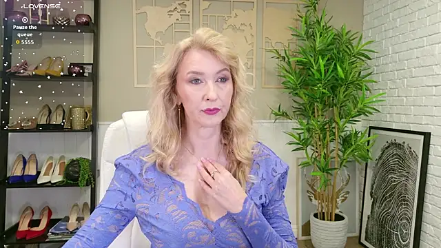 LadyLeea online show from 05/25/26, 05:02