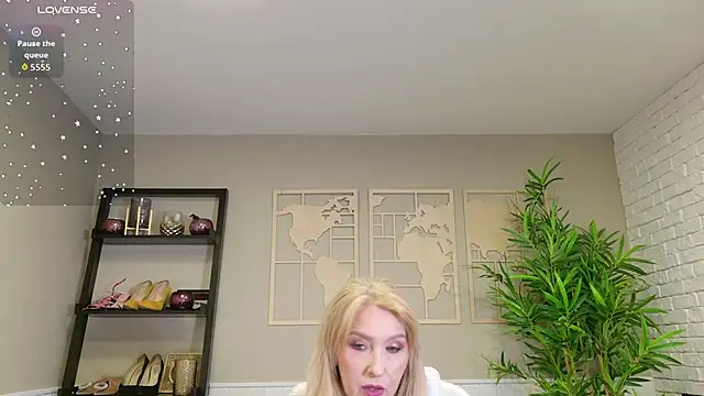 Snapshot of LadyLeea chatting on 06/02/26, 04:58 LadyLeea online show from 06/02/26, 04:58